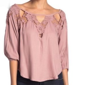 Tiara Hawaii emborder top